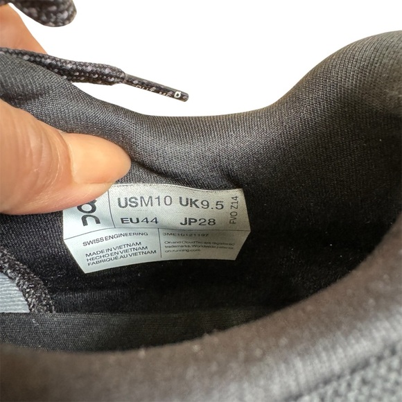 ON cloud monster 2 running sneakers men’s size 10 EUC - Picture 7 of 8